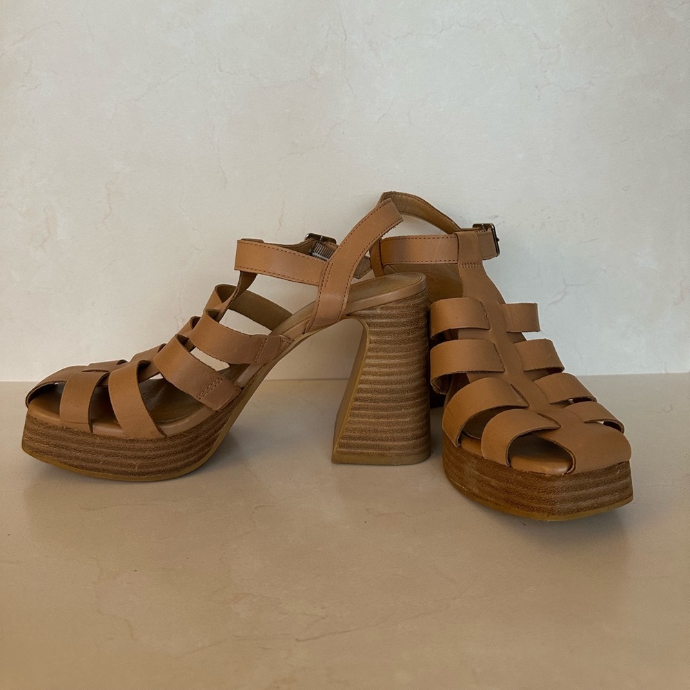 Crown Vintage Tan Platform Chunky Sandal Heels Sz 8